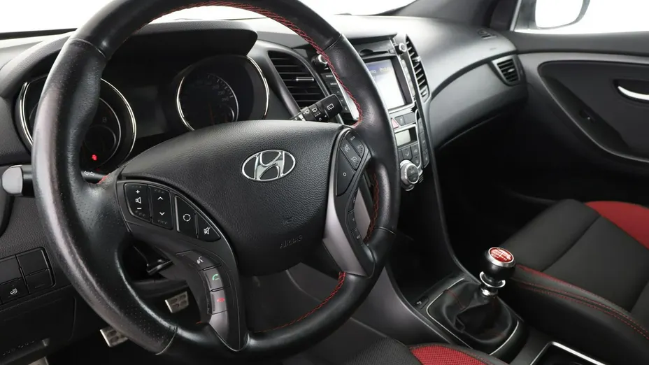 HYUNDAI i30 -