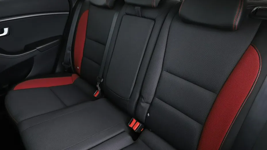HYUNDAI i30 -