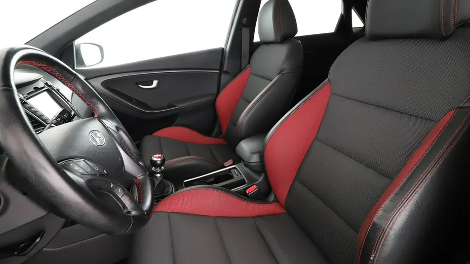 HYUNDAI i30 -