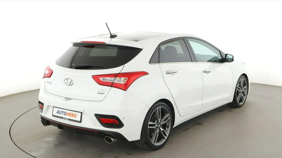 HYUNDAI i30 -