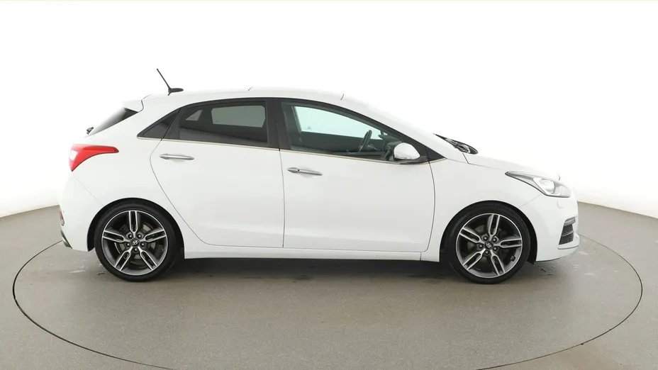 HYUNDAI i30 -