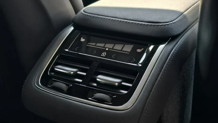 VOLVO XC90 -