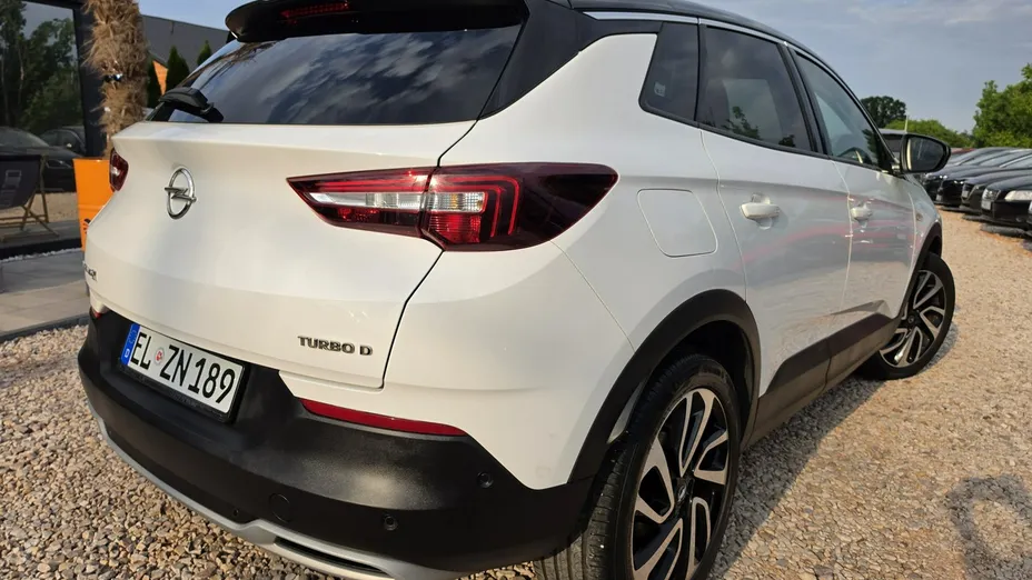 OPEL Grandland X -