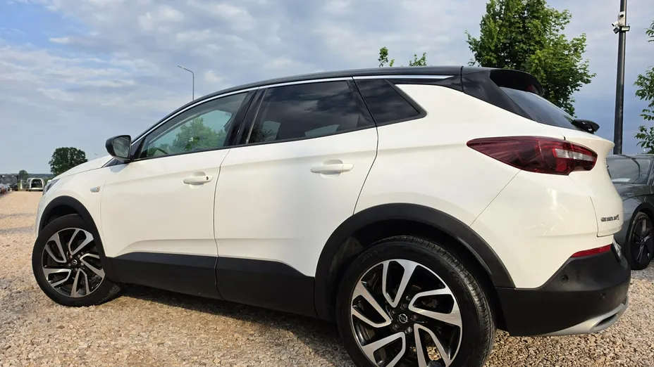 OPEL Grandland X -