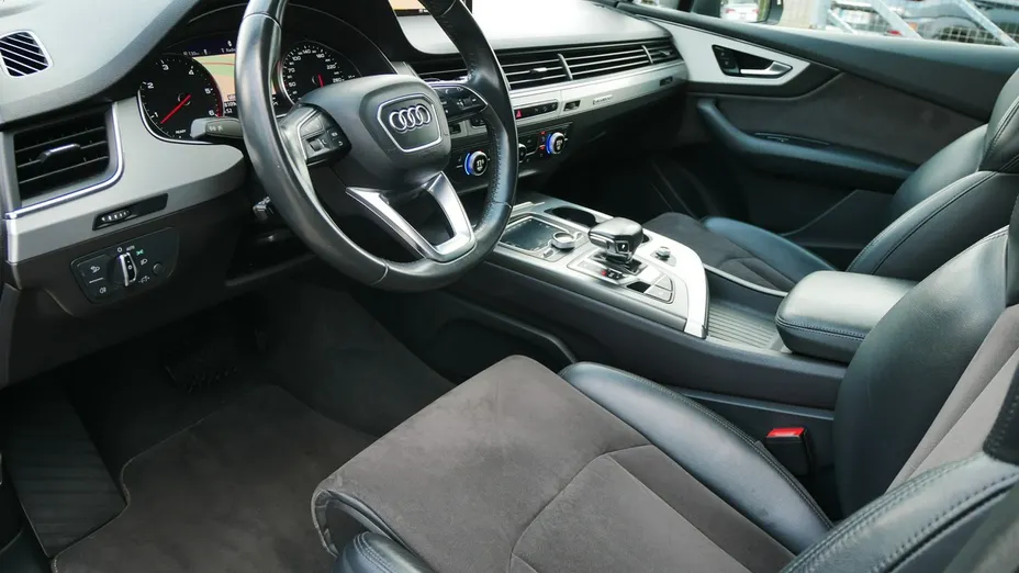 AUDI Q7 -