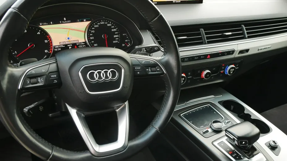 AUDI Q7 -