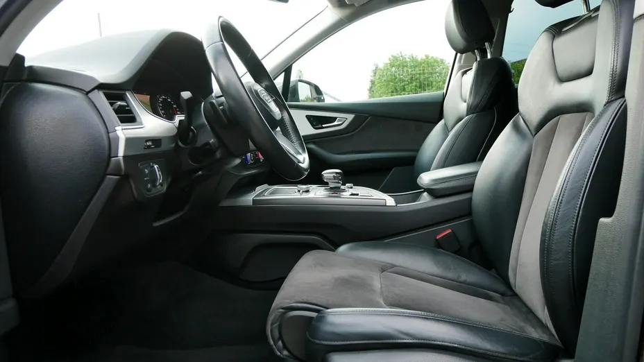 AUDI Q7 -