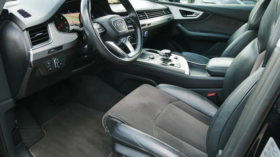 AUDI Q7 -