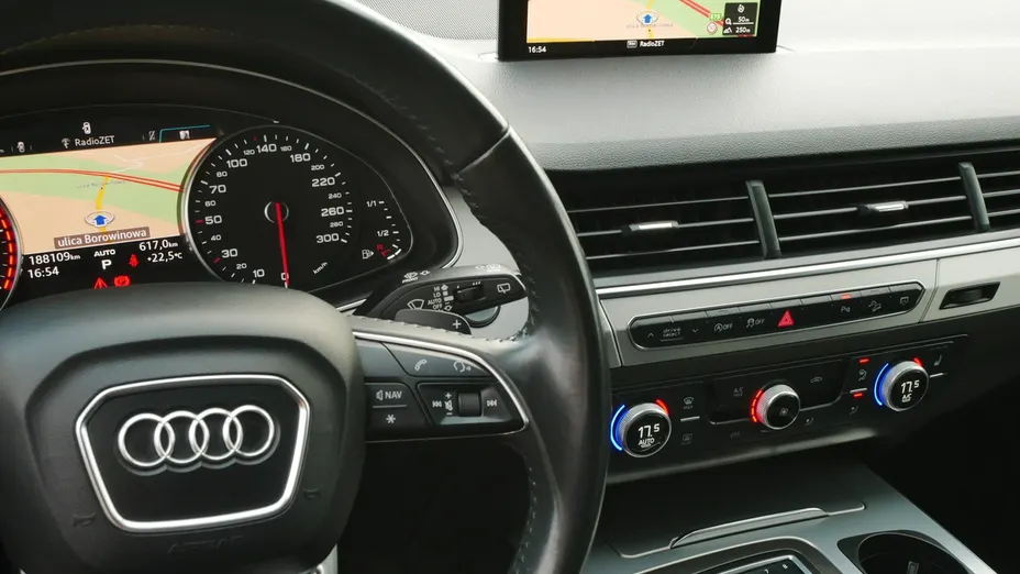 AUDI Q7 -