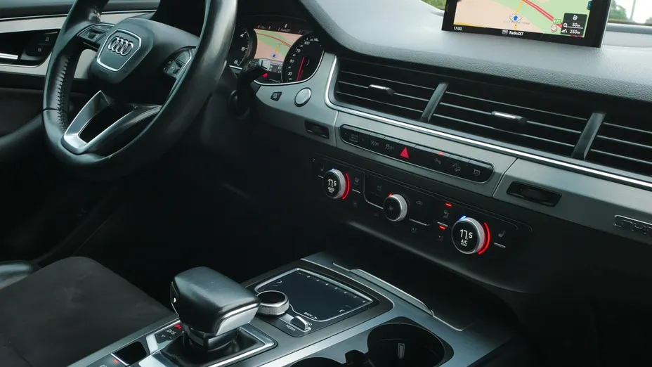 AUDI Q7 -