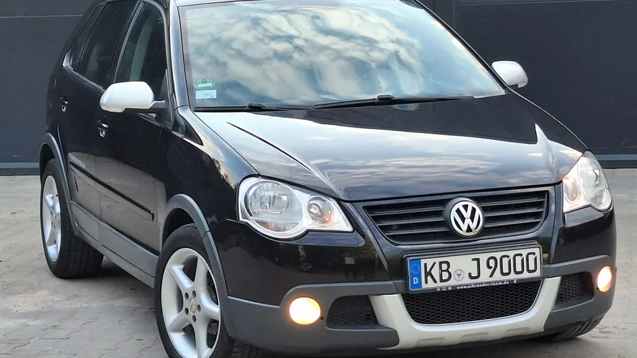 VOLKSWAGEN Polo -