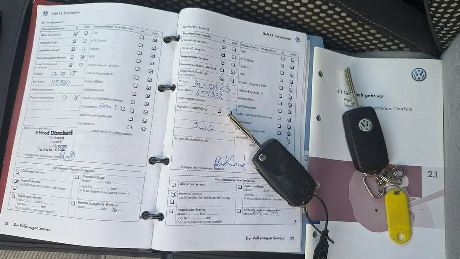 VOLKSWAGEN Polo -