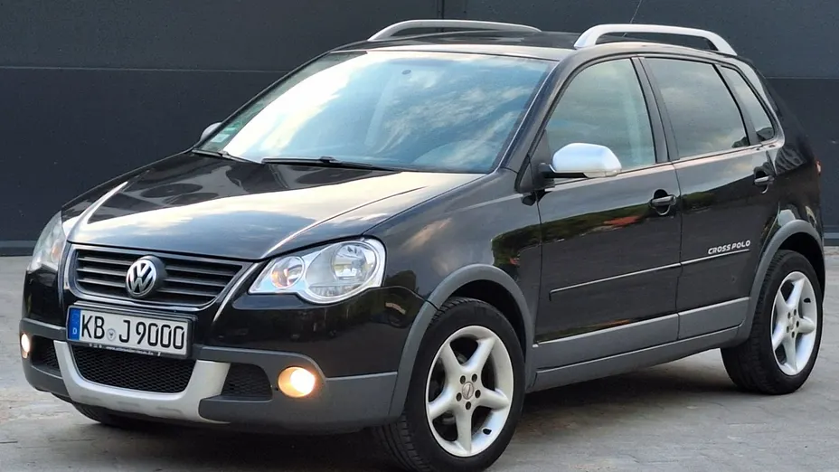 VOLKSWAGEN Polo -