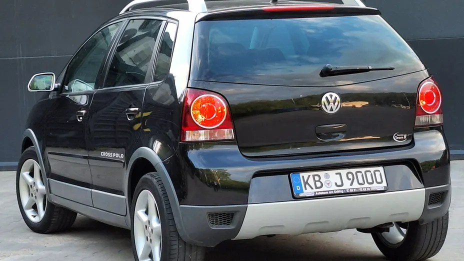 VOLKSWAGEN Polo -