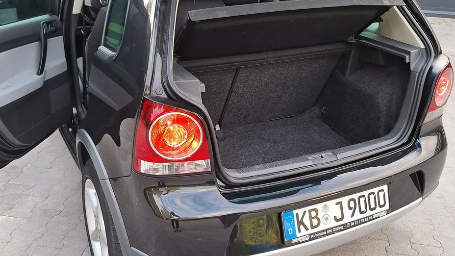VOLKSWAGEN Polo -