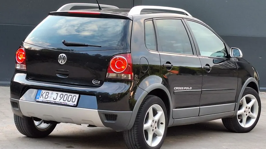 VOLKSWAGEN Polo -
