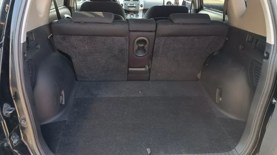 TOYOTA RAV4 -