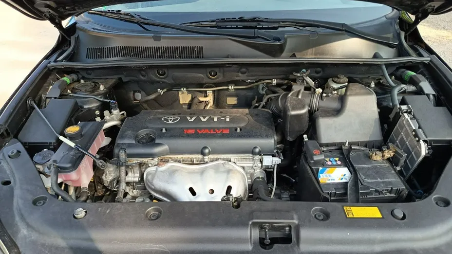 TOYOTA RAV4 -