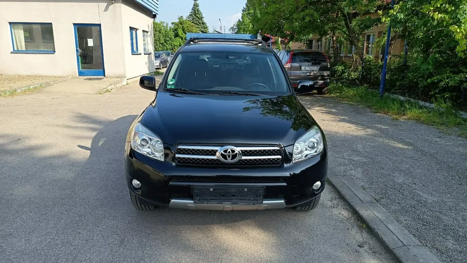 TOYOTA RAV4 -