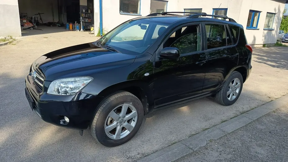 TOYOTA RAV4 -