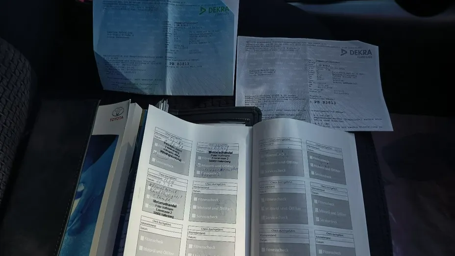 TOYOTA RAV4 -