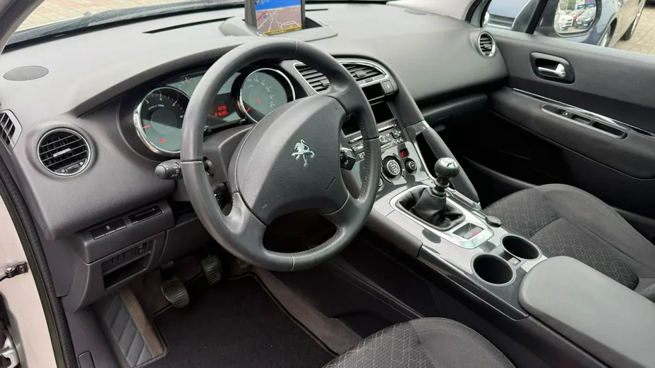PEUGEOT 3008 -