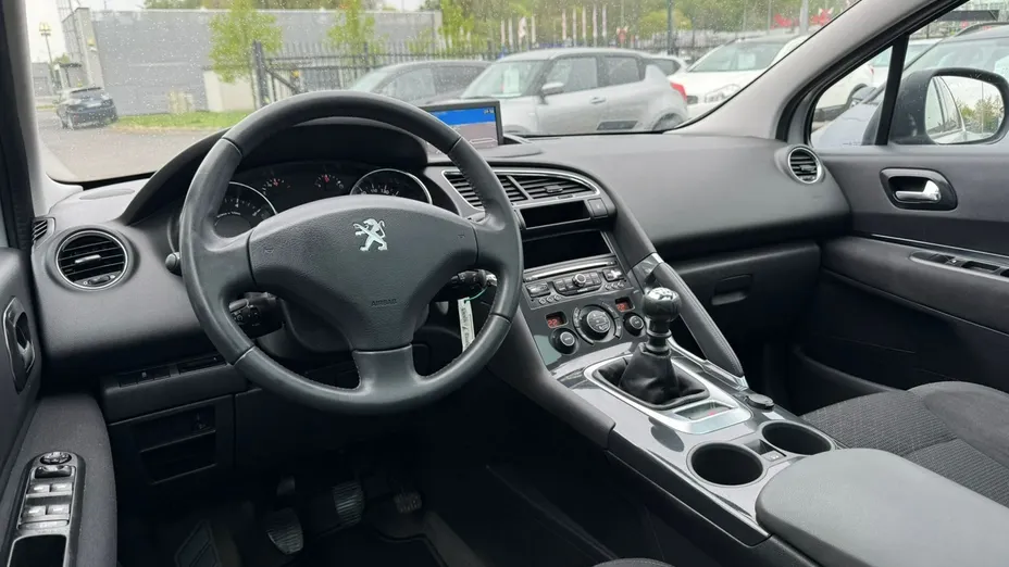 PEUGEOT 3008 -