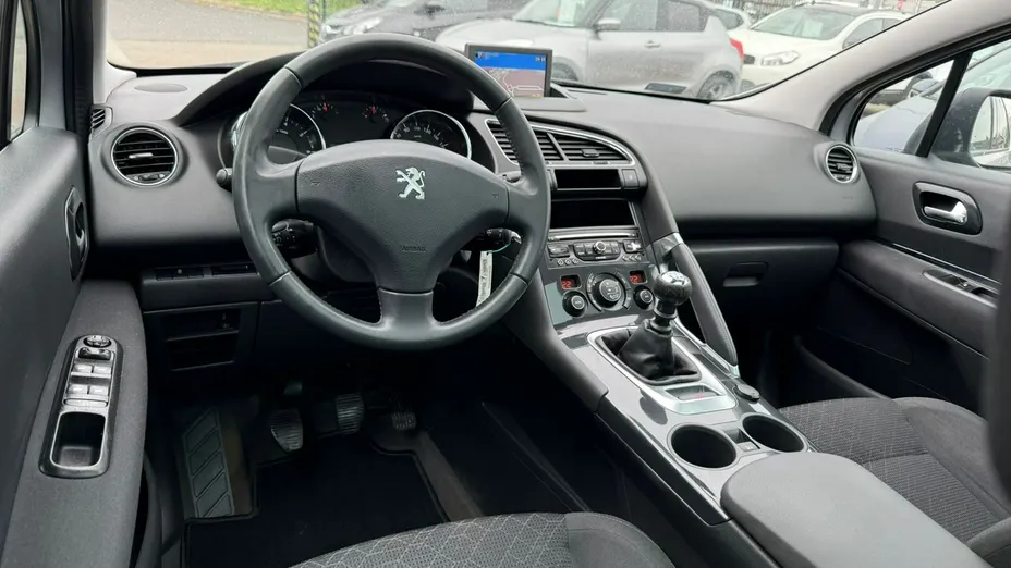 PEUGEOT 3008 -
