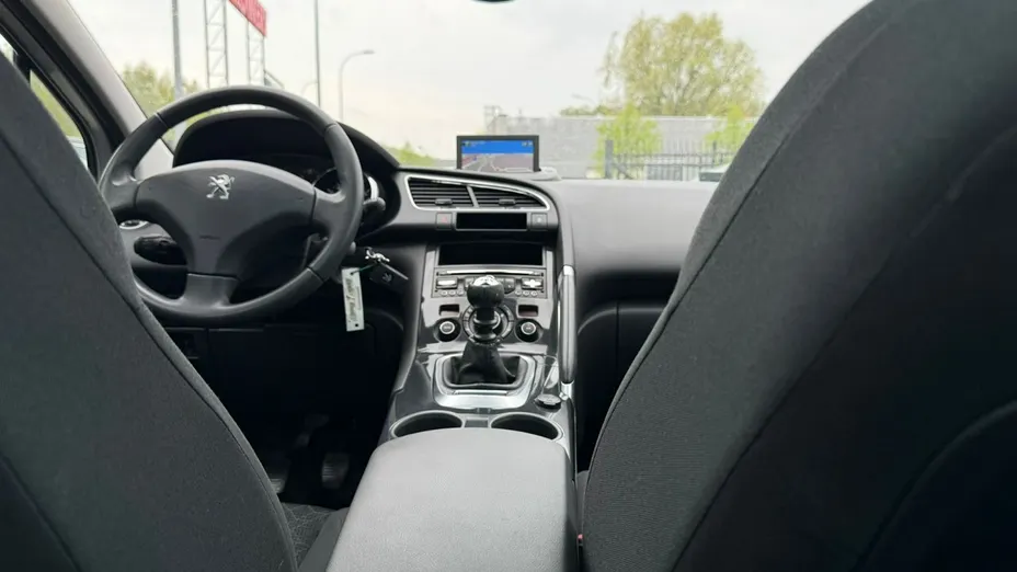 PEUGEOT 3008 -