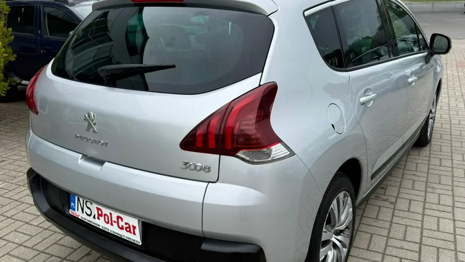 PEUGEOT 3008 -