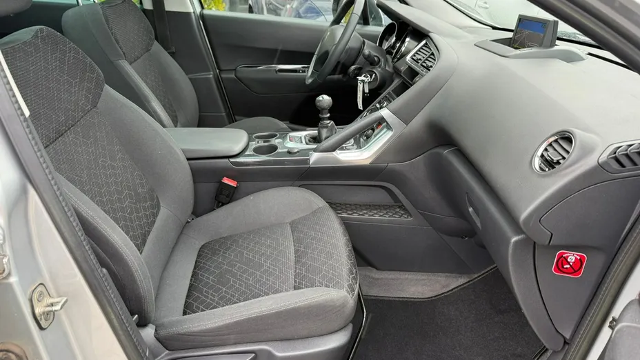 PEUGEOT 3008 -