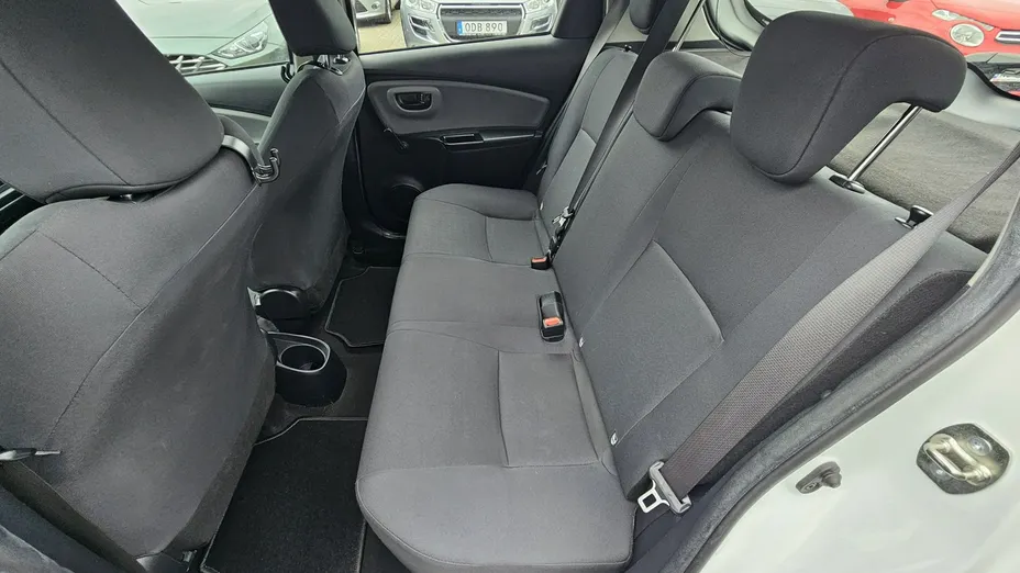 TOYOTA Yaris -