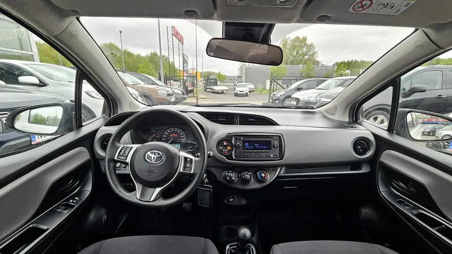 TOYOTA Yaris -