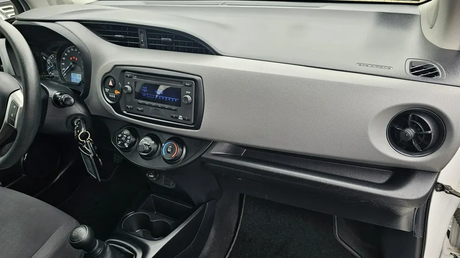 TOYOTA Yaris -