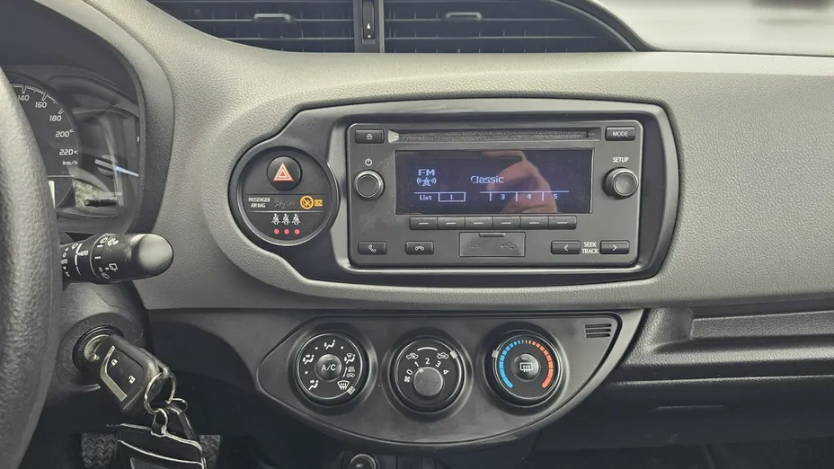 TOYOTA Yaris -