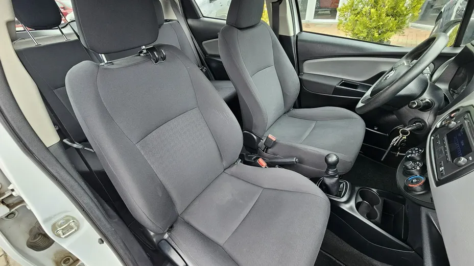 TOYOTA Yaris -