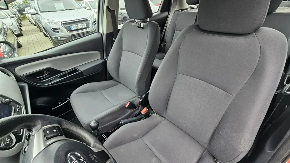 TOYOTA Yaris -