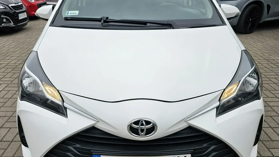 TOYOTA Yaris -