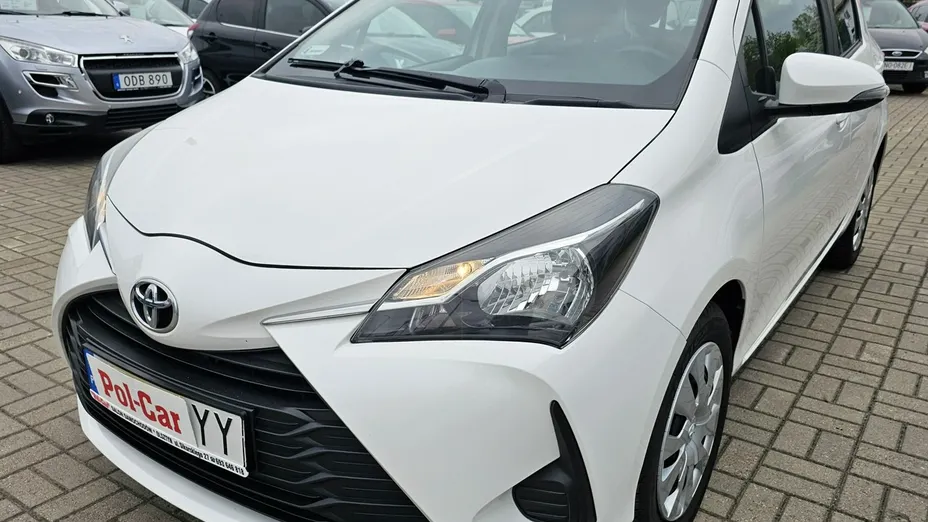 TOYOTA Yaris -