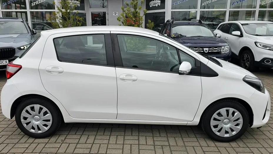TOYOTA Yaris -