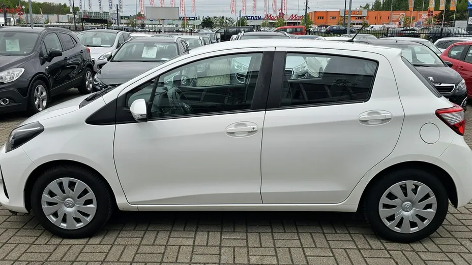 TOYOTA Yaris -