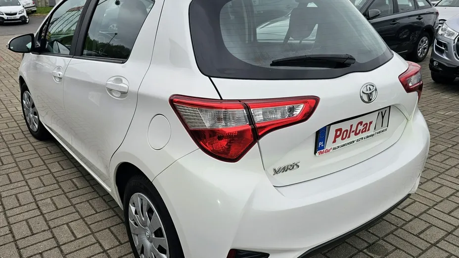 TOYOTA Yaris -