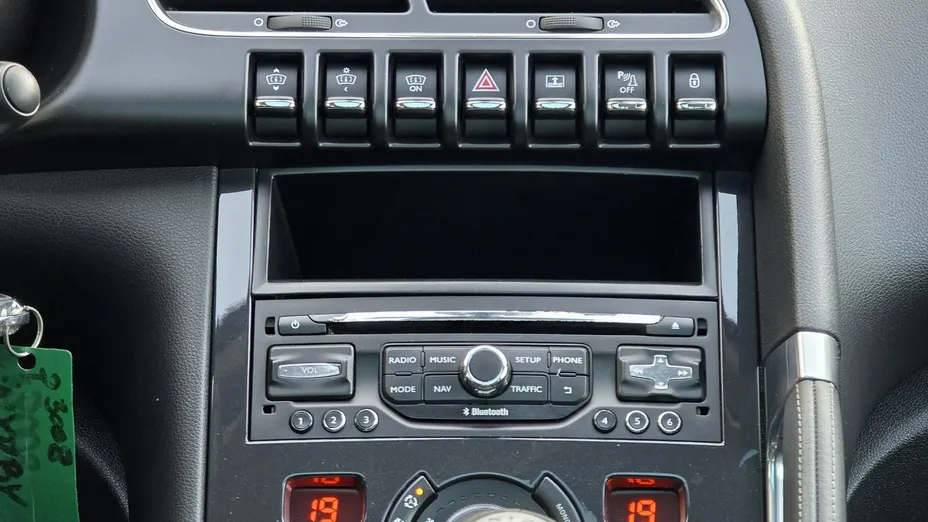 PEUGEOT 3008 -