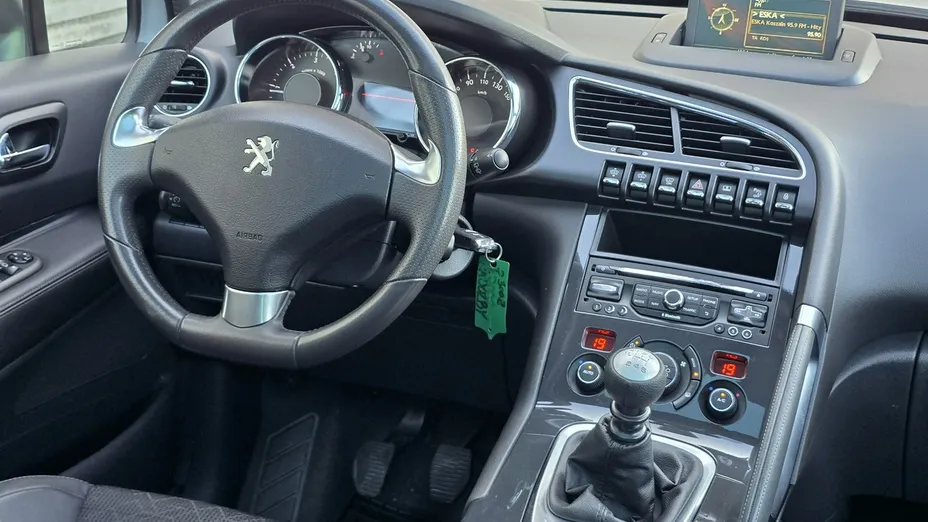 PEUGEOT 3008 -