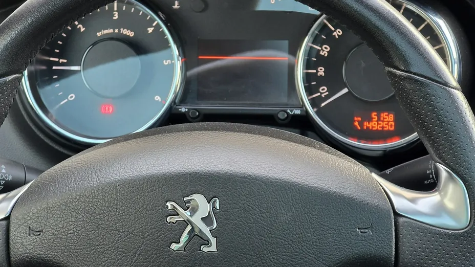 PEUGEOT 3008 -