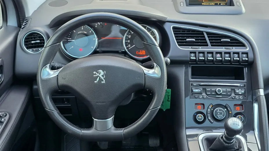 PEUGEOT 3008 -