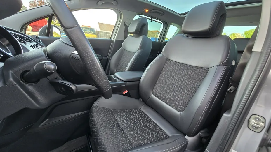 PEUGEOT 3008 -