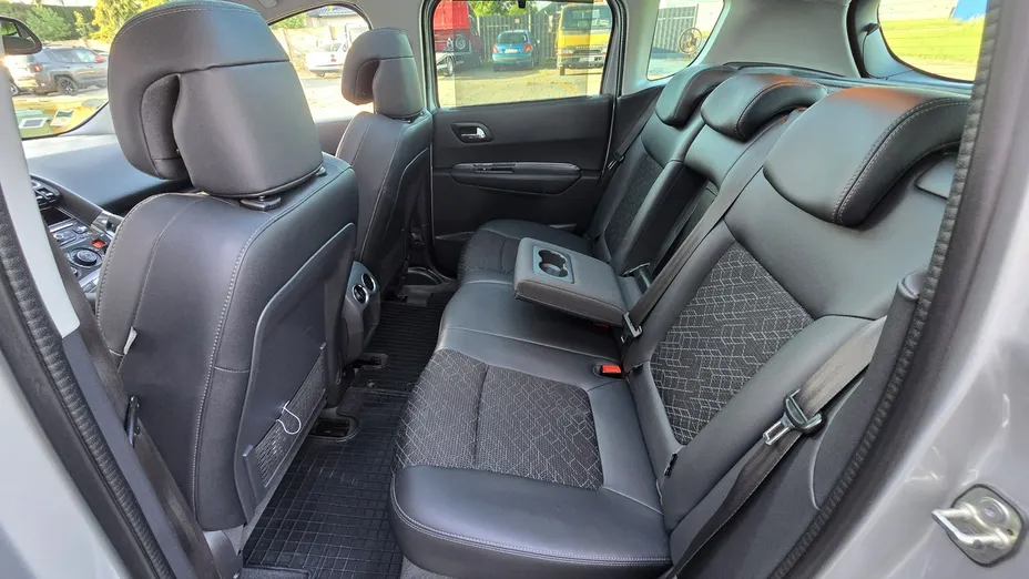 PEUGEOT 3008 -