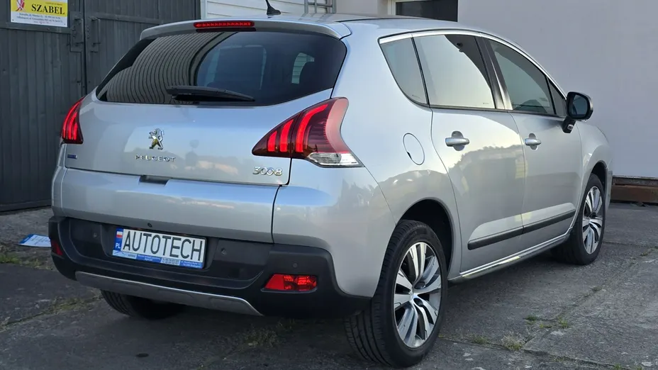 PEUGEOT 3008 -