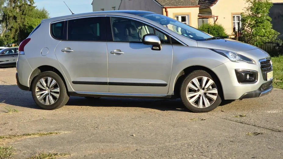 PEUGEOT 3008 -